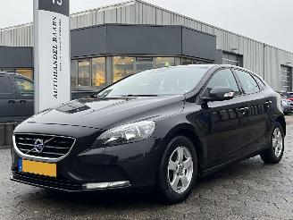 krockskadad bil auto Volvo V-40 1.6 D2 Summum 2015/1