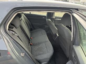 Volkswagen Golf 1.0 eTSI Life Business picture 13