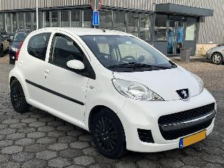 Peugeot 107 1.0-12V XS picture 3