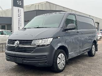 krockskadad bil bedrijf Volkswagen Transporter 2.0 AUTOMAAT L1H1 110KW 2024/8