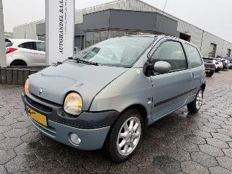 Schadeauto Renault Twingo 1.2-16V Privilège 2004/5