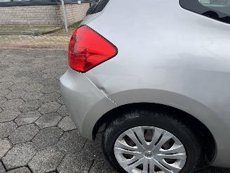 Toyota Auris 1.4-16V picture 13