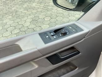 Volkswagen Transporter 2.0 TDI L2H1 28 Economy Business picture 14