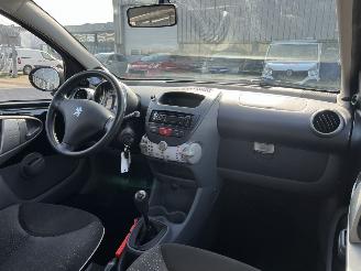 Peugeot 107 1.0-12V Sublime picture 11
