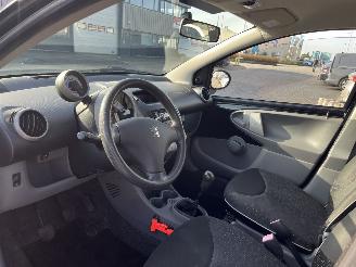 Peugeot 107 1.0-12V Sublime picture 12