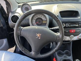 Peugeot 107 1.0-12V Sublime picture 15