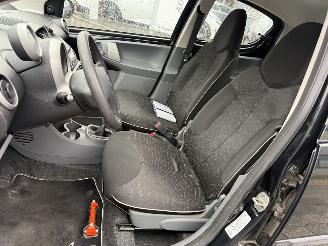 Peugeot 107 1.0-12V XS picture 10