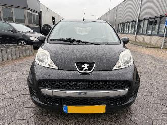 Peugeot 107 1.0-12V XS picture 2