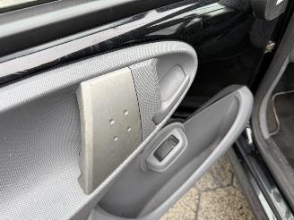 Peugeot 107 1.0-12V XS picture 9