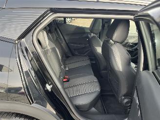Peugeot 2008 1.2 PureTech GT picture 12
