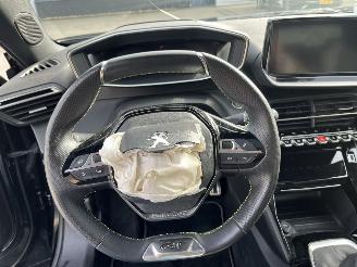 Peugeot 2008 1.2 PureTech GT picture 18