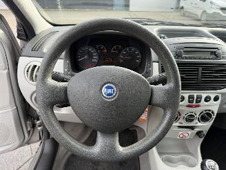 Fiat Punto 1.4-16V Dynamic picture 17
