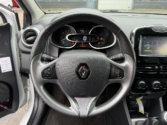 Renault Clio Estate 0.9 TCe Night&Day picture 15