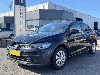 krockskadad bil auto Volkswagen Polo 1.0 TSI Life Business AUTOMAAT 2023/12