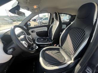 Renault Twingo Z.E. R80 Intens picture 13