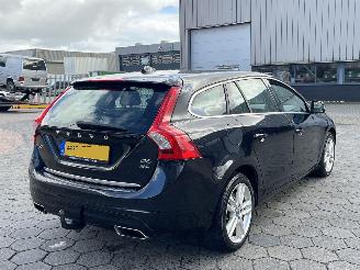 Volvo V-60 2.4 D6 AWD Plug-In Hybrid R-Design picture 4