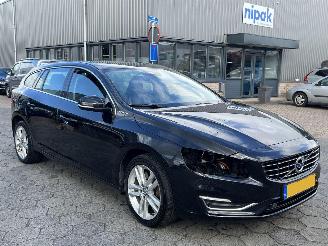 Volvo V-60 2.4 D6 AWD Plug-In Hybrid R-Design picture 3