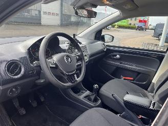 Volkswagen Up! 1.0 picture 11