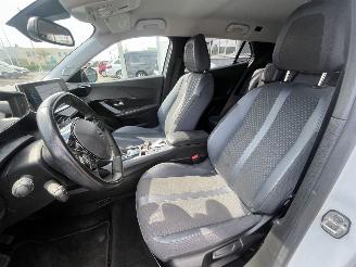 Peugeot e-2008 EV Allure 50 kWh picture 14