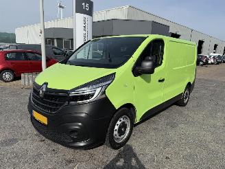 krockskadad bil bedrijf Renault Trafic 1.6 dCi 95 L1H1 2020/4