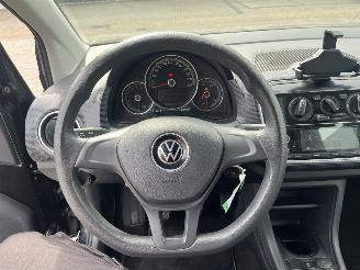 Volkswagen Up! 1.0 picture 18