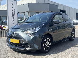 krockskadad bil auto Toyota Aygo CABRIO-TOP x-cite 2019/6