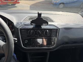 Volkswagen Up! 1.0 picture 19