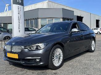 uszkodzony samochody osobowe BMW 3-serie 320i Edition Luxury Line Purity Executive 2018/3