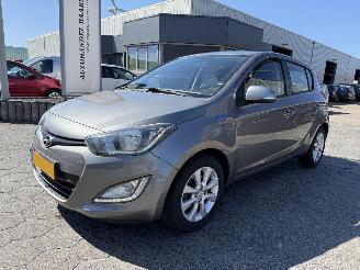 Schadeauto Hyundai I-20 1.2i i-Deal 2013/4