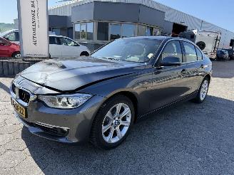 skadebil auto BMW 3-serie 320i High Executive 2015/3