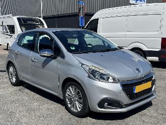 Peugeot 208 1.2 PureTech Blue Lease Executive picture 3