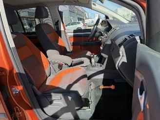 Volkswagen Touran 1.4 TSI Cross 7 Persoons picture 16