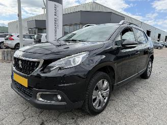 Vaurioauto  passenger cars Peugeot 2008 1.2 PureTech Blue Lion 2018/1
