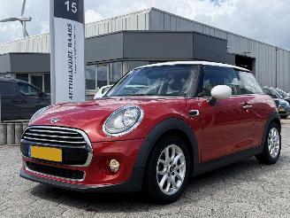 Voiture accidenté Mini Cooper 1.5 Cooper Business AUTOMAAT 2016/3