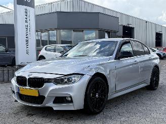 krockskadad bil auto BMW 3-serie 320i Executive 2015/10