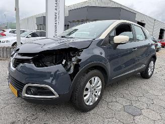uszkodzony samochody osobowe Renault Captur 0.9 TCe Expression 2015/3