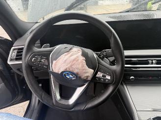 BMW 3-serie 330e M picture 16
