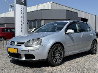 damaged passenger cars Volkswagen Golf 1.6 FSI Sportline 2003/11