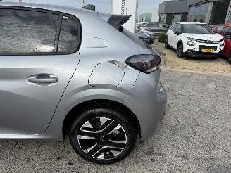 Peugeot 208 1.2 Hybrid 110 e-DCS6 Allure picture 5