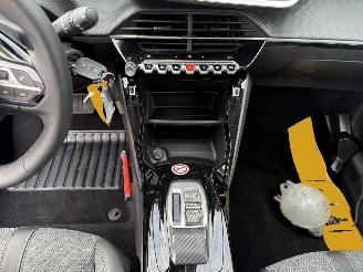 Peugeot 208 1.2 Hybrid 110 e-DCS6 Allure picture 20