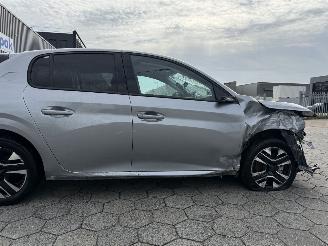 Peugeot 208 1.2 Hybrid 110 e-DCS6 Allure picture 4