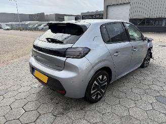 krockskadad bil auto Peugeot 208 1.2 Hybrid 110 e-DCS6 Allure 2026/3