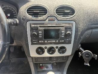 Ford Focus 1.8-16V Ambiente Flexifuel picture 17