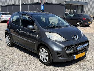 Peugeot 107 1.0-12V Urban Move picture 3
