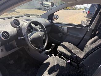 Peugeot 107 1.0-12V Urban Move picture 13