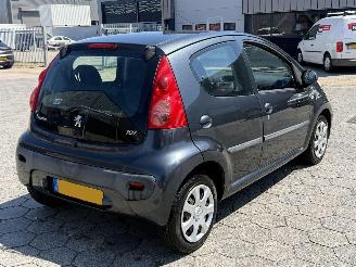 Peugeot 107 1.0-12V Urban Move picture 4