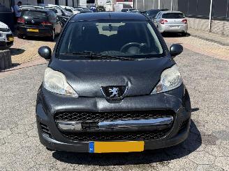 Peugeot 107 1.0-12V Urban Move picture 2