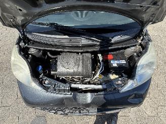 Peugeot 107 1.0-12V Urban Move picture 7