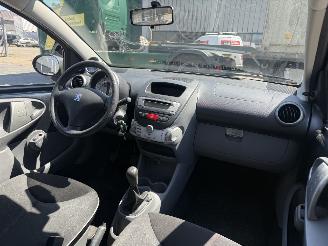 Peugeot 107 1.0-12V Urban Move picture 12
