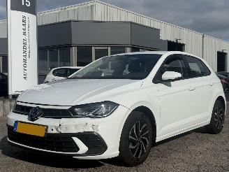 krockskadad bil auto Volkswagen Polo 1.0 TSI Life Business 2023/6